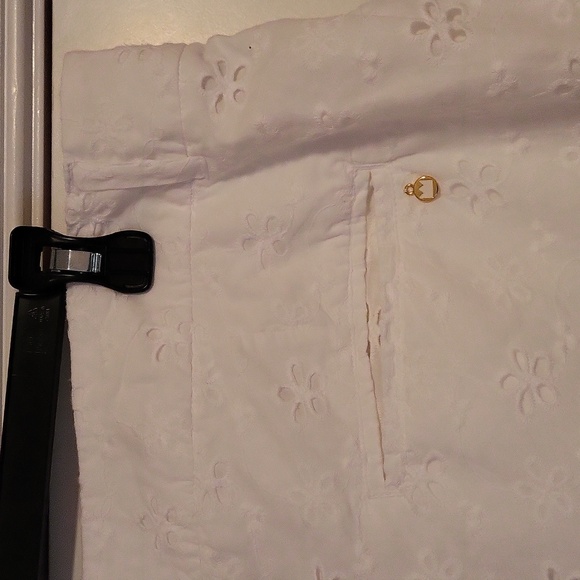 Pristine White shorts - Picture 10 of 10